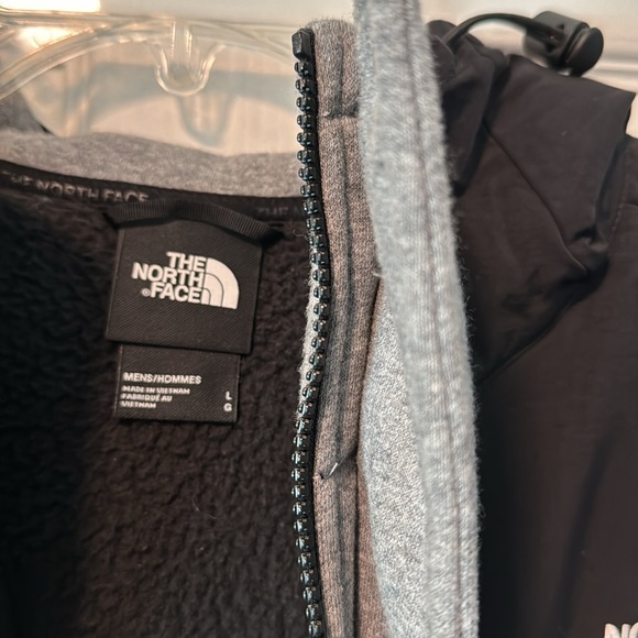THE NORTH FACE Men’s Jacket - Picture 2 of 7